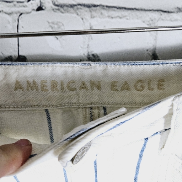 AMERICAN EAGLE | Hi-Rise A-line striped denim frayed/raw hem jean skirt - Picture 3 of 6